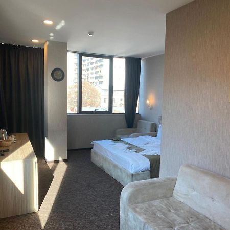 TBT Hotel Tbilisi Buitenkant foto