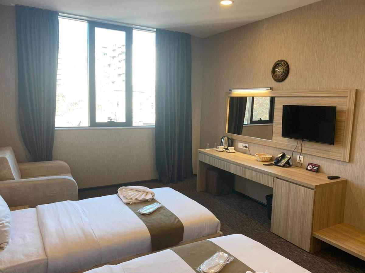 TBT Hotel Tbilisi Buitenkant foto