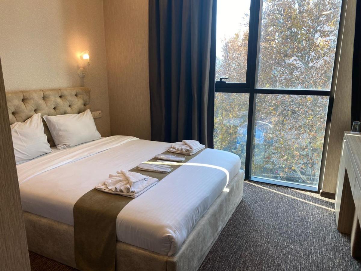 TBT Hotel Tbilisi Buitenkant foto