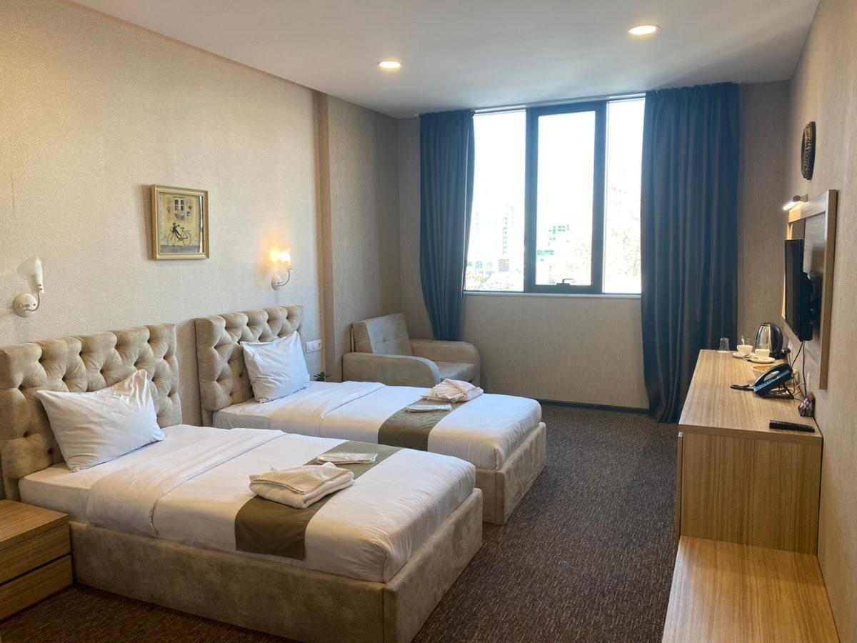 TBT Hotel Tbilisi Buitenkant foto