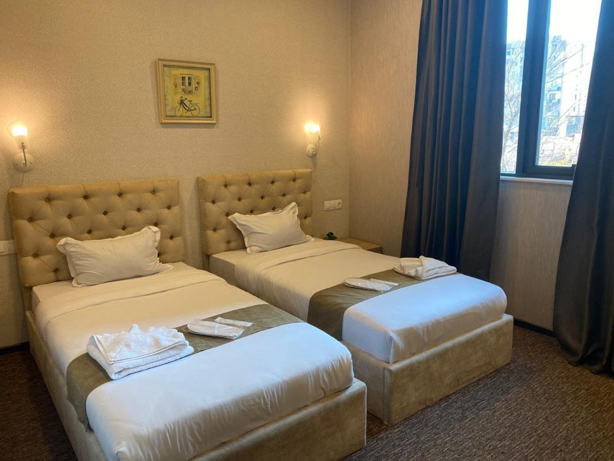 TBT Hotel Tbilisi Buitenkant foto