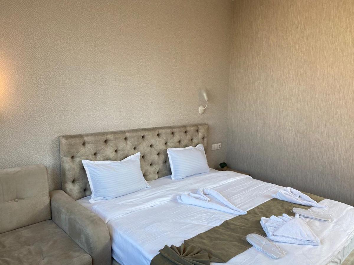 TBT Hotel Tbilisi Buitenkant foto